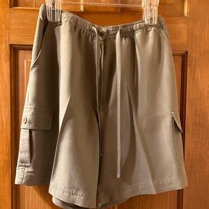 Directives womens cargo shorts, size M